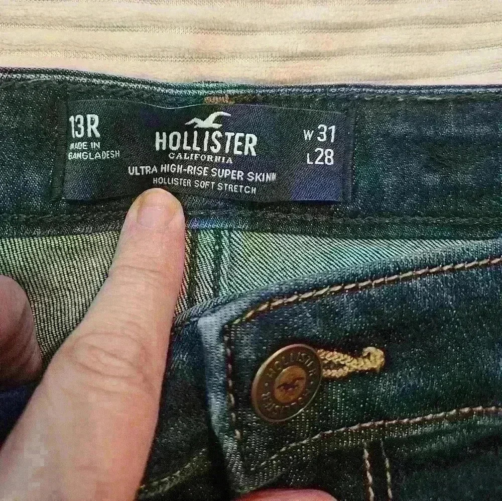 Hollister Woman's Blue jeans. Size 13 R / 31 - Picture 7 of 7
